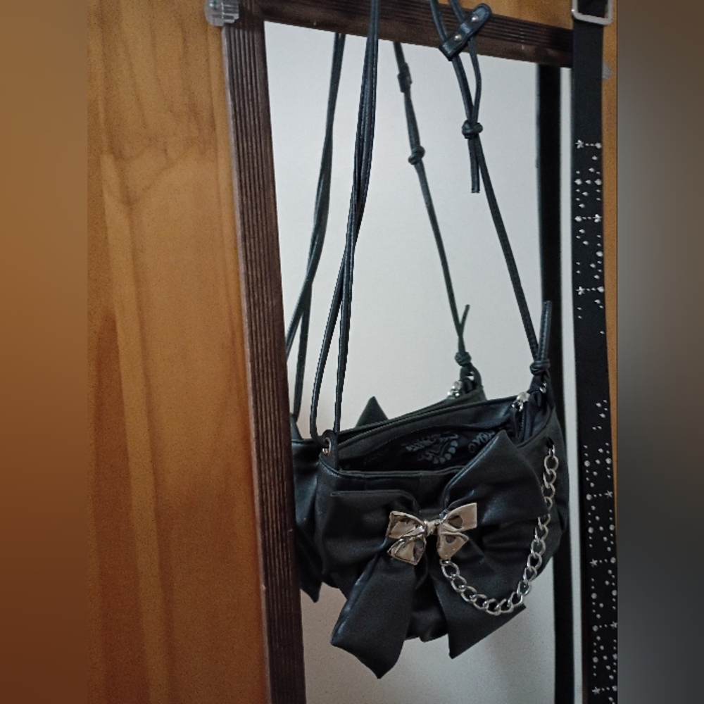 XOXO Black Crossbody Bag with Bow and Chain